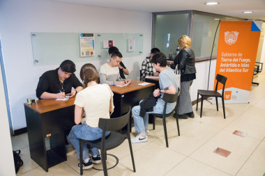 Elecciones 2025: más de 200 fueguinos justificaron la no emisión del voto en Casa de Tierra del Fuego